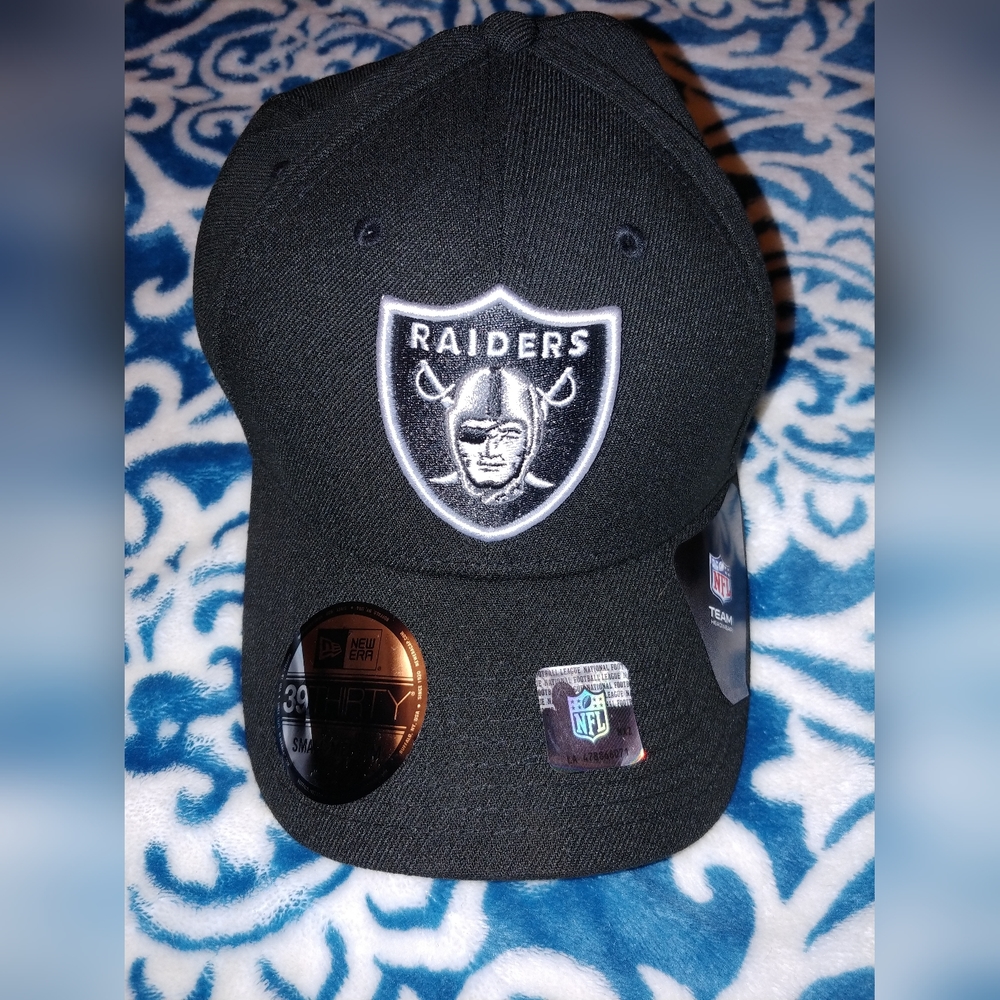 Raiders hat. Small/medium Black and white.